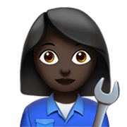 Emoji 👩🏿‍🔧 Meccanico Donna: Carnagione Scura su Apple iOS 17.4.