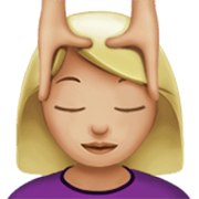💆🏼‍♀️ Emoji Frau, die eine Kopfmassage bekommt: mittelhelle Hautfarbe Apple iOS 17.4.