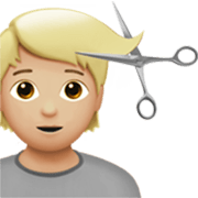 💇🏼 Emoji Persona Cortándose El Pelo: Tono De Piel Claro Medio en Apple iOS 17.4.