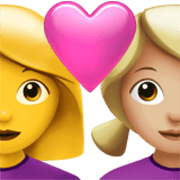 👩‍❤️‍👩🏼 Emoji Casal Apaixonado - Mulher, Mulher: Pele Morena Clara na Apple iOS 17.4.