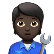 Emoji 🧑🏿‍🔧 Meccanico: Carnagione Scura su Apple iOS 17.4.