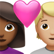 👩🏾‍❤️‍🧑🏼 Emoji Pareja Enamorada: Mujer, Persona, Tono De Piel Oscuro Medio, Tono De Piel Claro Medio en Apple iOS 17.4.