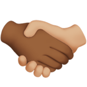 🫱🏾‍🫲🏼 Emoji Handschlag: mitteldunkle Hautfarbe, mittelhelle Hautfarbe Apple iOS 17.4.
