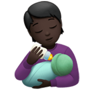 Émoji 🧑🏿‍🍼 Personne Allaitant Un Bébé : Peau Foncée sur Apple iOS 17.4.