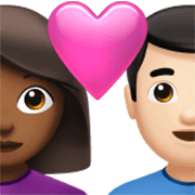 👩🏾‍❤️‍👨🏻 Emoji Casal Apaixonado - Mulher: Pele Morena Escura, Homem: Pele Clara na Apple iOS 17.4.