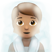 🧖🏽 Emoji Person in Dampfsauna: mittlere Hautfarbe Apple iOS 17.4.