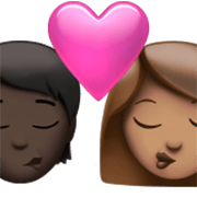 Beso: Persona, Mujer, Tono De Piel Oscuro, Tono De Piel Medio Apple iOS 17.4.