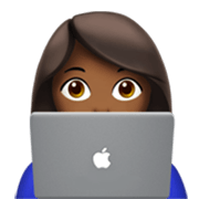 👩🏾‍💻 Emoji Tecnóloga: Tono De Piel Oscuro Medio en Apple iOS 17.4.