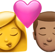 👩‍❤️‍💋‍👨🏽 Emoji Beijo - Mulher, Homem: Pele Morena na Apple iOS 17.4.