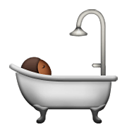 🛀🏾 Emoji Pessoa Tomando Banho: Pele Morena Escura na Apple iOS 8.3.