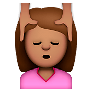 💆🏽 Emoji Persona Recibiendo Masaje: Tono De Piel Medio en Apple iOS 8.3.