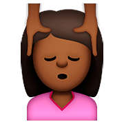 💆🏾 Emoji Pessoa Recebendo Massagem Facial: Pele Morena Escura na Apple iOS 8.3.
