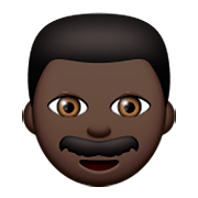 Emoji 👨🏿 Uomo: Carnagione Scura su Apple iOS 8.3.