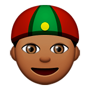 👲🏾 Emoji Mann mit chinesischem Hut: mitteldunkle Hautfarbe Apple iOS 8.3.