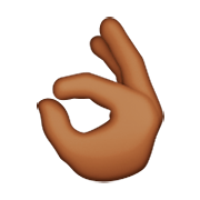👌🏾 Emoji Sinal De Ok: Pele Morena Escura na Apple iOS 8.3.