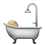 🛀🏼 Emoji Pessoa Tomando Banho: Pele Morena Clara na Apple iOS 9.0.