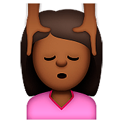 💆🏾 Emoji Persona Recibiendo Masaje: Tono De Piel Oscuro Medio en Apple iOS 9.0.