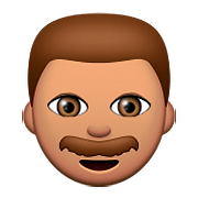 👨🏽 Emoji Hombre: Tono De Piel Medio en Apple iOS 9.0.