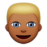 👱🏾 Emoji Persona Adulta Rubia: Tono De Piel Oscuro Medio en Apple iOS 9.0.
