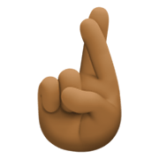 🤞🏾 Emoji Hand mit gekreuzten Fingern: mitteldunkle Hautfarbe Facebook 13.1.