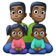 👨🏿‍👨🏿‍👧🏿‍👦🏿 Emoji Familie - Mann, Mann, Mädchen, Junge: dunkle Hautfarbe Facebook 13.1.