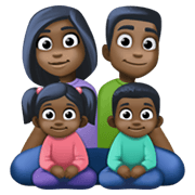 👨🏿‍👩🏿‍👧🏿‍👦🏿 Emoji Familie - Mann, Frau, Mädchen, Junge: dunkle Hautfarbe Facebook 13.1.
