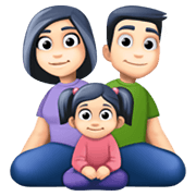👨🏻‍👩🏻‍👧🏻 Emoji Familia - Hombre, Mujer, Niña: Tono De Piel Claro en Facebook 13.1.