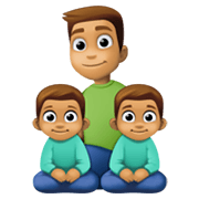 👨🏽‍👦🏽‍👦🏽 Emoji Familia - Hombre, Niño, Niño: Tono De Piel Medio en Facebook 13.1.