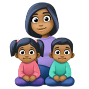 Emoji 👩🏾‍👧🏾‍👦🏾 Famiglia - Donna, Bambina, Bambino: Carnagione Abbastanza Scura su Facebook 13.1.