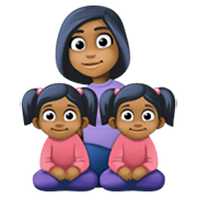 Emoji 👩🏾‍👧🏾‍👧🏾 Famiglia - Donna, Bambina, Bambina: Carnagione Abbastanza Scura su Facebook 13.1.