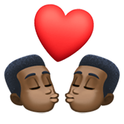 👨🏿‍❤️‍💋‍👨🏿 Emoji sich küssendes Paar - Mann: dunkle Hautfarbe, Mann: dunkle Hautfarbe Facebook 13.1.
