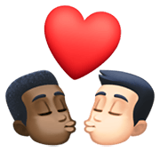 👨🏿‍❤️‍💋‍👨🏻 Emoji sich küssendes Paar - Mann: dunkle Hautfarbe, Mann: helle Hautfarbe Facebook 13.1.