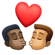 👨🏿‍❤️‍💋‍👨🏽 Emoji sich küssendes Paar - Mann: dunkle Hautfarbe, Mann: mittlere Hautfarbe Facebook 13.1.