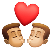 👨🏽‍❤️‍💋‍👨🏼 Emoji sich küssendes Paar - Mann: mittlere Hautfarbe, Mann: mittelhelle Hautfarbe Facebook 13.1.