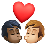 🧑🏿‍❤️‍💋‍🧑🏼 Emoji sich küssendes Paar: Person, Person, dunkle Hautfarbe, mittelhelle Hautfarbe Facebook 13.1.