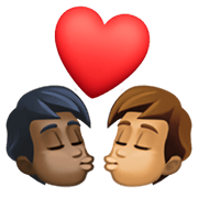 🧑🏿‍❤️‍💋‍🧑🏽 Emoji sich küssendes Paar: Person, Person, dunkle Hautfarbe, mittlere Hautfarbe Facebook 13.1.