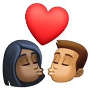 👩🏿‍❤️‍💋‍👨🏽 Emoji sich küssendes Paar - Frau: dunkle Hautfarbe, Mann: mittlere Hautfarbe Facebook 13.1.