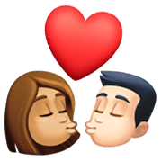 👩🏽‍❤️‍💋‍👨🏻 Emoji Beijo - Mulher: Pele Morena, Homem: Pele Clara na Facebook 13.1.