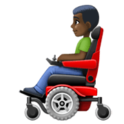 👨🏿‍🦼 Emoji Mann in elektrischem Rollstuhl: dunkle Hautfarbe Facebook 13.1.