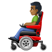 👨🏾‍🦼 Emoji Homem Em Cadeira De Rodas Motorizada: Pele Morena Escura na Facebook 13.1.