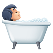 🛀🏻 Emoji Persona En La Bañera: Tono De Piel Claro en Facebook 13.1.