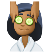 💆🏾‍♀️ Emoji Frau, die eine Kopfmassage bekommt: mitteldunkle Hautfarbe Facebook 13.1.