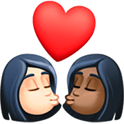 👩🏻‍❤️‍💋‍👩🏿 Emoji sich küssendes Paar - Frau, Frau: helle Hautfarbe, dunkle Hautfarbe Facebook 14.0.