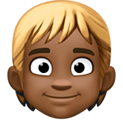Emoji 👱🏿 Persona Bionda: Carnagione Scura su Facebook 14.0.