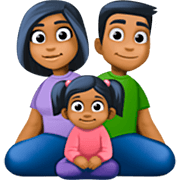 Emoji 👨🏾‍👩🏾‍👧🏾 Famiglia - Uomo, Donna, Bambina: Carnagione Abbastanza Scura su Facebook 15.0.