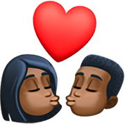 👩🏿‍❤️‍💋‍👨🏿 Emoji sich küssendes Paar - Frau: dunkle Hautfarbe, Mann: dunkle Hautfarbe Facebook 15.0.