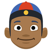 👲🏾 Emoji Mann mit chinesischem Hut: mitteldunkle Hautfarbe Facebook 2.1.