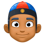 👲🏾 Emoji Mann mit chinesischem Hut: mitteldunkle Hautfarbe Facebook 3.0.