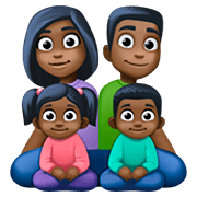 👨🏿‍👩🏿‍👧🏿‍👦🏿 Emoji Família - Homem, Mulher, Menina, Menino: Pele Escura na Facebook 4.0.