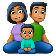 Emoji 👨🏾‍👩🏾‍👦🏾 Famiglia - Uomo, Donna, Bambino: Carnagione Abbastanza Scura su Facebook 4.0.